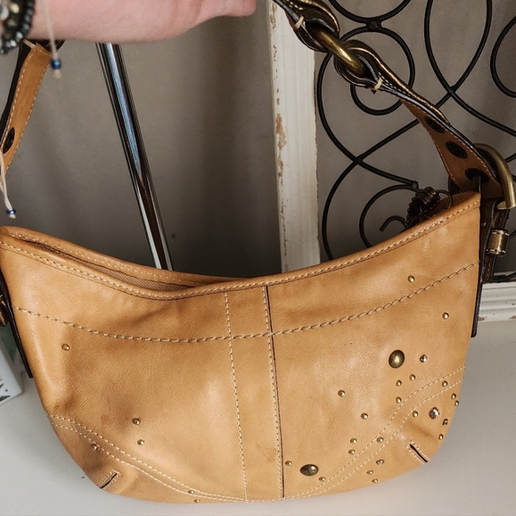 COACH VINTAGE Y2K Stylish Tan Studded VACHETTA LEATHER Shoulder Bag GUC - Picture 2 of 12